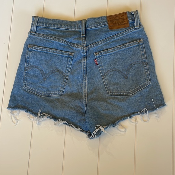 Levi’s Ribcage Shorts! Size 29 - Picture 5 of 6
